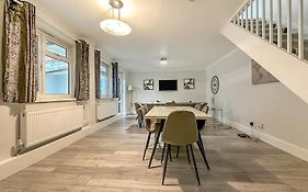 New Cosy Luxury 3 Bedroom House In Battersea London